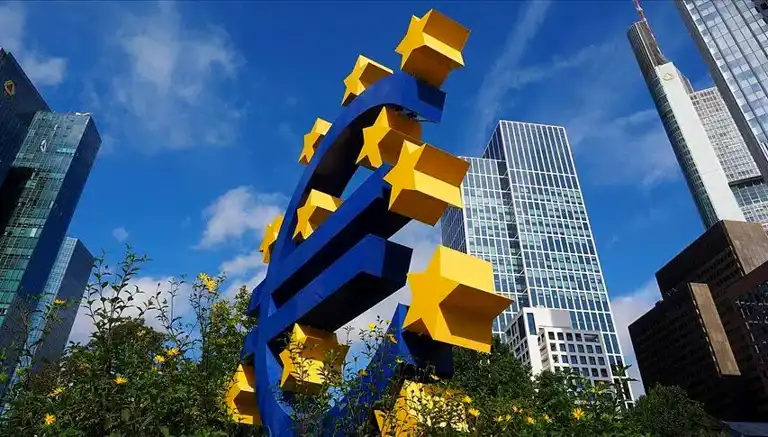 Euro Bölgesi'nde Ekonomik Yavaşlama Tehlikesi