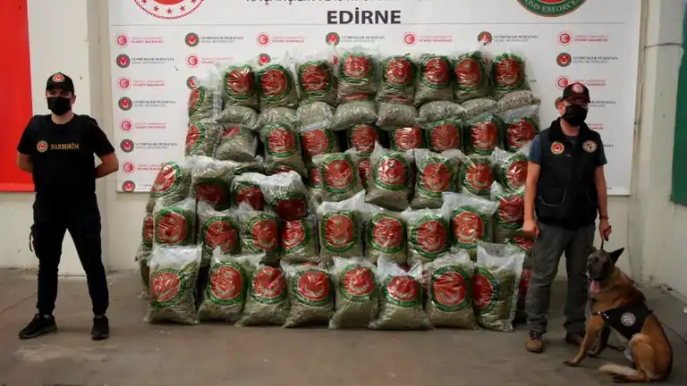 418 Milyon TL'lik Uyuşturucu ve Kaçak Mal Ele Geçirildi 418 Milyon TL'lik Uyuşturucu ve Kaçak Mal Ele Geçirildi